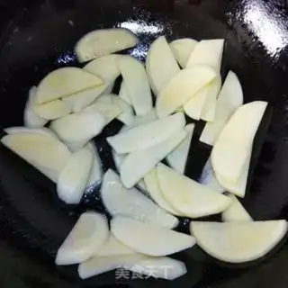 Make Beef tomato fried potatoes step 4