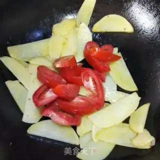 Make Beef tomato fried potatoes step 6