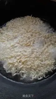 Make Shrimp egg noodles step 1