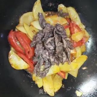 Make Beef tomato fried potatoes step 8
