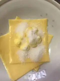 Make Blueberry rock cheese toast step 1