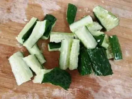 Make ♪ A cucumber ♪ step 1
