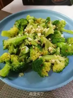 Make Garlic and broccoli step 3