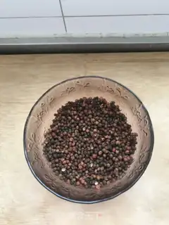 Make Homemade pepper oil step 1