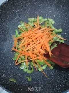 Make Suffering carrots and eggs step 1