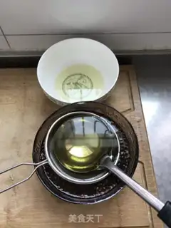 Make Homemade pepper oil step 4