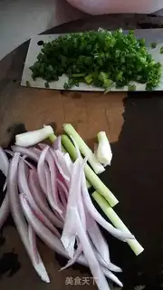Make Onion noodles step 0
