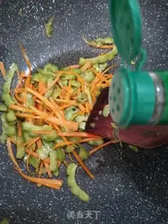 Make Suffering carrots and eggs step 3