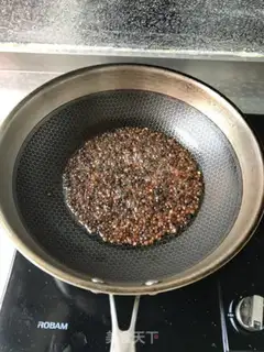Make Homemade pepper oil step 5