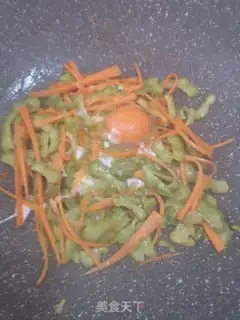 Make Suffering carrots and eggs step 4