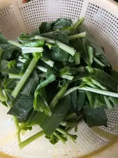Make Garlic spinach step 1