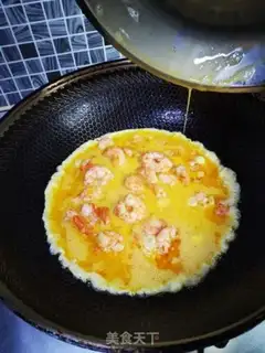 Make Shrimp fried eggs step 2
