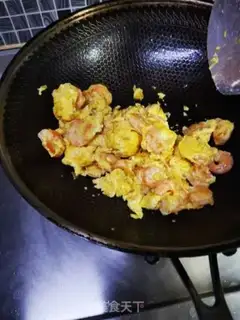 Make Shrimp fried eggs step 4