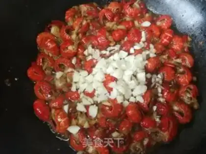 Make Garlic spicy little lobster tail step 7