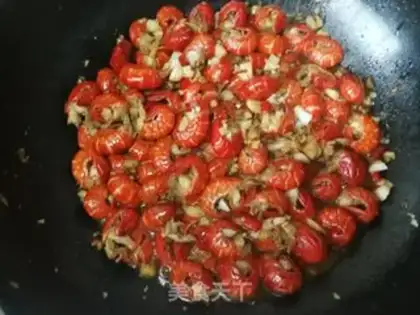 Make Garlic spicy little lobster tail step 8