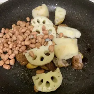 Make Lotus peanut stew ribs step 3