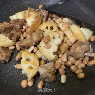 Make Lotus peanut stew ribs step 4