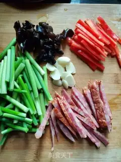 Make Sausage black and muscular step 0