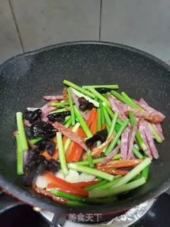 Make Sausage black and muscular step 2