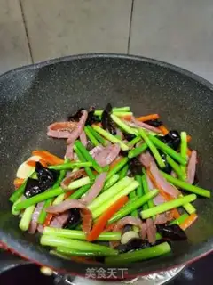 Make Sausage black and muscular step 3