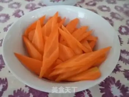 Make Cucumber carrot fried eggs step 1