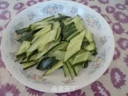 Make Cucumber carrot fried eggs step 2