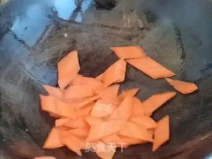 Make Cucumber carrot fried eggs step 4