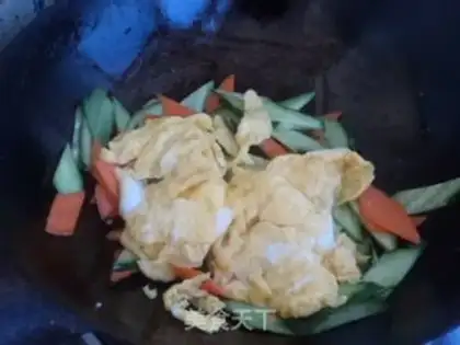 Make Cucumber carrot fried eggs step 7