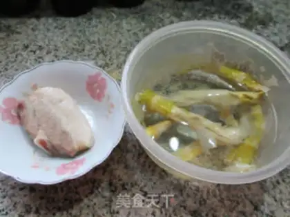 Make Five flowers of lamb tail soup step 0