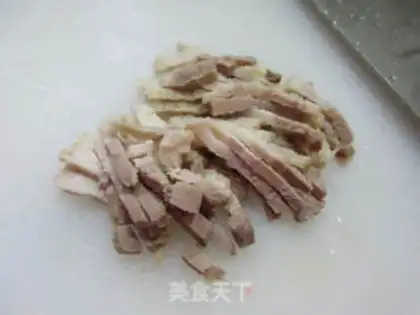 Make Five flowers of lamb tail soup step 1