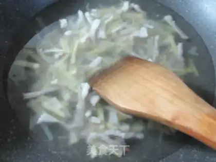 Make Five flowers of lamb tail soup step 6