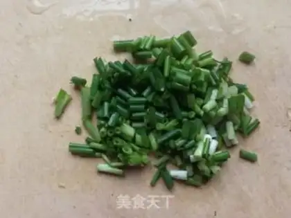 Make Onion skated eggs step 1