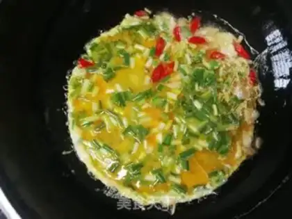 Make Onion skated eggs step 4