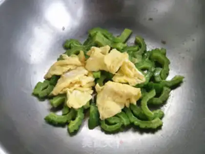 Make Eggs and guacamole step 5