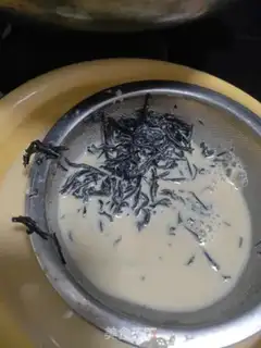 Make Caramel milk tea step 6