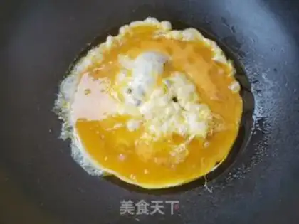 Make Sodium tomato fried eggs step 1
