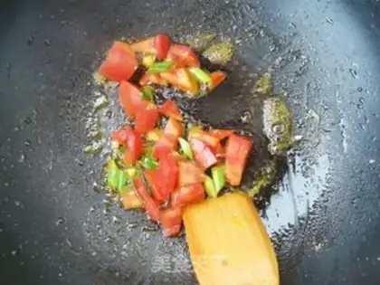 Make Sodium tomato fried eggs step 2
