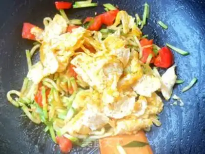 Make Sodium tomato fried eggs step 4