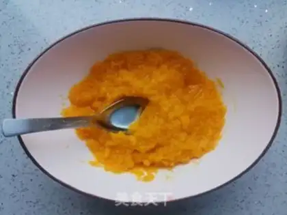 Make Ginger roses, pumpkin round step 2