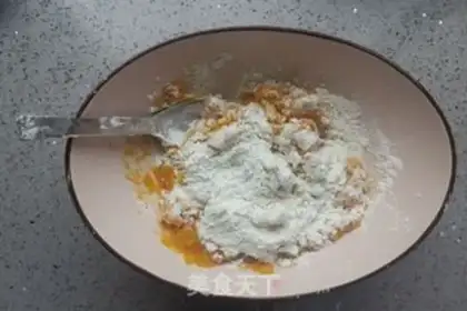 Make Ginger roses, pumpkin round step 3