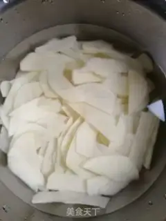 Make Five flowers with pepper potato chips step 0
