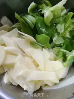 Make Five flowers with pepper potato chips step 2