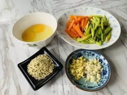 Make Pyramid eggs step 0