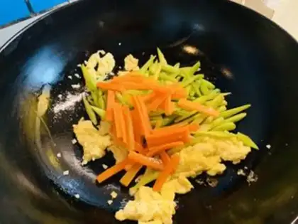 Make Pyramid eggs step 1