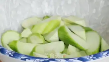 Make Eggs and melon soup step 0