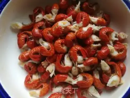 Make Garlic spicy little lobster tail step 0