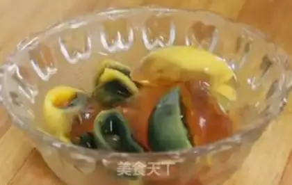 Make Eggs and melon soup step 1