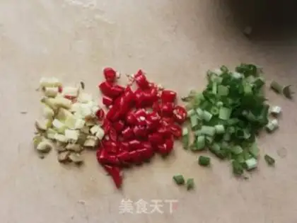 Make Garlic spicy little lobster tail step 2