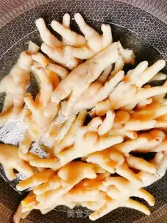 Make Lemon pepper pepper pasta, boneless chicken claws step 4