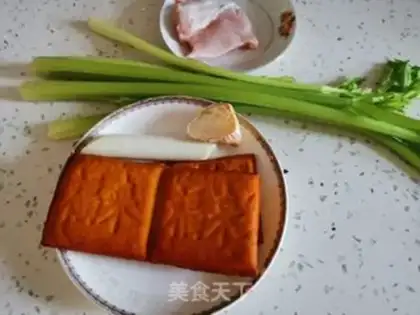 Make Celery fried dry step 0